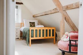 Mulberry Cottage 5BD in Wiltshire
