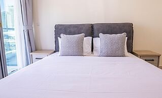 Prime 1BR Global Lake View Mins Metro