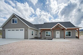 3 Mi to Bear Lake: Home w/ Hot Tub & Huge Patio!