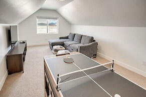 3 Mi to Bear Lake: Home w/ Hot Tub & Huge Patio!