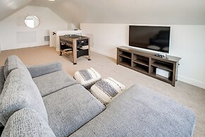 3 Mi to Bear Lake: Home w/ Hot Tub & Huge Patio!