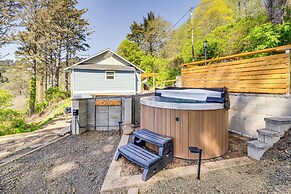 Walk to Winema Road Beach: Home w/ Hot Tub!