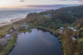 Walk to Winema Road Beach: Home w/ Hot Tub!
