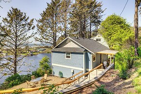 Walk to Winema Road Beach: Home w/ Hot Tub!