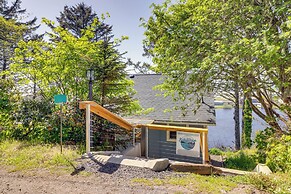 Walk to Winema Road Beach: Home w/ Hot Tub!