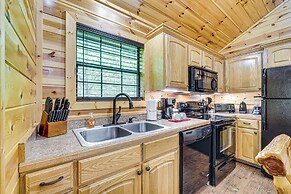 Private Hot Tub & Deck: Woodsy Broken Bow Retreat