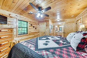 Private Hot Tub & Deck: Woodsy Broken Bow Retreat