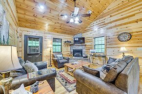 Private Hot Tub & Deck: Woodsy Broken Bow Retreat