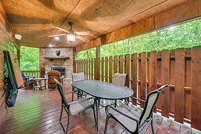 Private Hot Tub & Deck: Woodsy Broken Bow Retreat