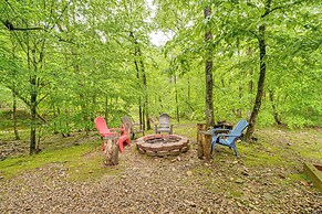 Private Hot Tub & Deck: Woodsy Broken Bow Retreat