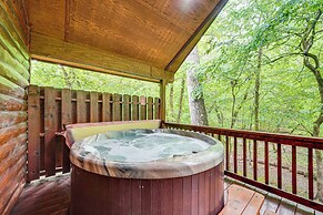 Private Hot Tub & Deck: Woodsy Broken Bow Retreat