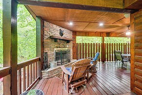 Private Hot Tub & Deck: Woodsy Broken Bow Retreat
