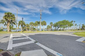 Stroll to Shore: Retreat w/ Yard in Daytona Beach