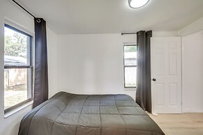 Stroll to Shore: Retreat w/ Yard in Daytona Beach