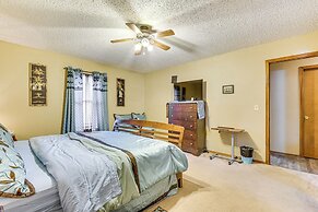 3 Mi to Downtown Tulsa: Cozy Retreat!