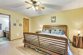 3 Mi to Downtown Tulsa: Cozy Retreat!