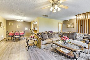 3 Mi to Downtown Tulsa: Cozy Retreat!