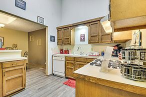 3 Mi to Downtown Tulsa: Cozy Retreat!