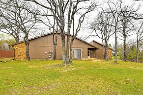 3 Mi to Downtown Tulsa: Cozy Retreat!