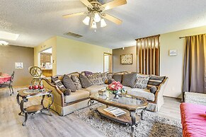 3 Mi to Downtown Tulsa: Cozy Retreat!