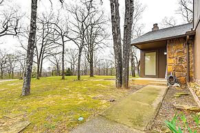 3 Mi to Downtown Tulsa: Cozy Retreat!