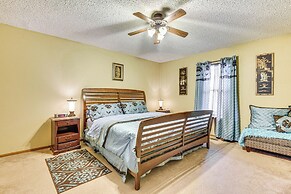 3 Mi to Downtown Tulsa: Cozy Retreat!