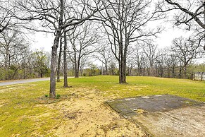 3 Mi to Downtown Tulsa: Cozy Retreat!