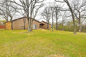 3 Mi to Downtown Tulsa: Cozy Retreat!