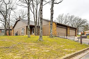 3 Mi to Downtown Tulsa: Cozy Retreat!