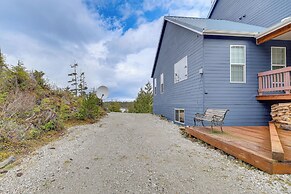 Fish & Hike: Apartment w/ Pool Table in Ketchikan!