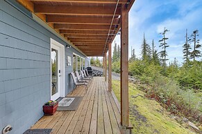 Fish & Hike: Apartment w/ Pool Table in Ketchikan!