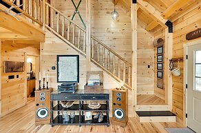 White Mtn Views: Idyllic Log Cabin in Jefferson!