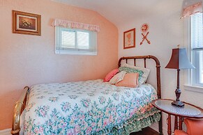 < 1 Mi to Old Town Lansing: Home w/ Furnished Deck