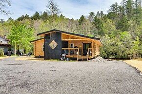 Modern Creek-front Cabin w/ Deck & Views in Murphy