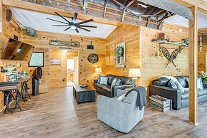 Modern Creek-front Cabin w/ Deck & Views in Murphy