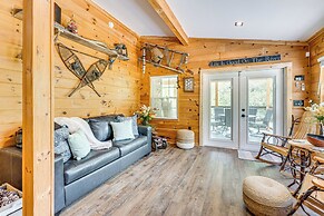 Modern Creek-front Cabin w/ Deck & Views in Murphy