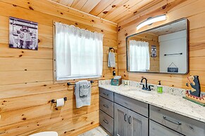 Modern Creek-front Cabin w/ Deck & Views in Murphy