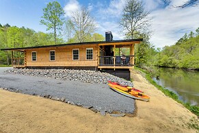 Modern Creek-front Cabin w/ Deck & Views in Murphy