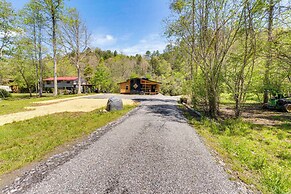 Modern Creek-front Cabin w/ Deck & Views in Murphy