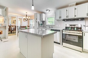 4 Mi to Norfork Lake: Country Stay w/ Farm Views!