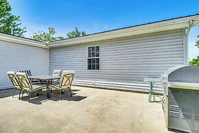 4 Mi to Norfork Lake: Country Stay w/ Farm Views!