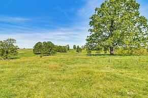 4 Mi to Norfork Lake: Country Stay w/ Farm Views!