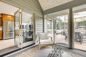 2 Mi to Sand Valley: Family Getaway w/ Deck!
