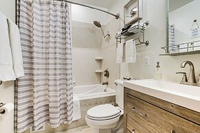 2 Mi to Sand Valley: Family Getaway w/ Deck!