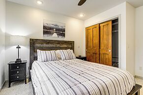 2 Mi to Sand Valley: Family Getaway w/ Deck!