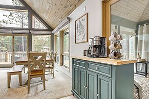2 Mi to Sand Valley: Family Getaway w/ Deck!