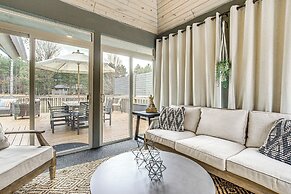 2 Mi to Sand Valley: Family Getaway w/ Deck!