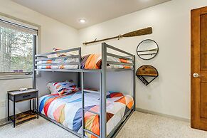 2 Mi to Sand Valley: Family Getaway w/ Deck!