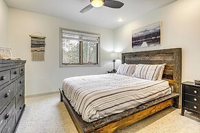 2 Mi to Sand Valley: Family Getaway w/ Deck!
