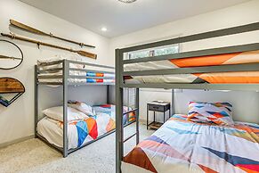 2 Mi to Sand Valley: Family Getaway w/ Deck!
